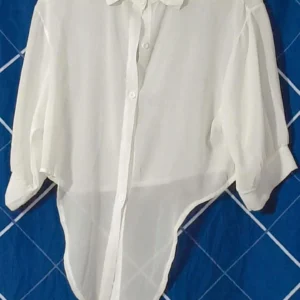“Stylish Women’s White Square-Neck Blouse – Summer Top”