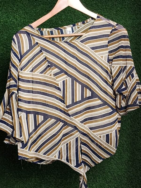 “Stylish Women’s Cotton Check Crop Top – Summer Print”