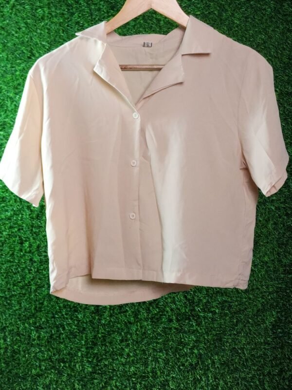 “Elegant Women’s Cream Knit Crop Top – Summer Staple”