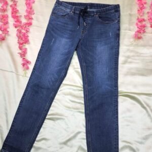 "Stylish & Comfortable Ladies Jeans – High-Waisted, Skinny, Mom Fit, and Stretch Denim for Every Body Type"